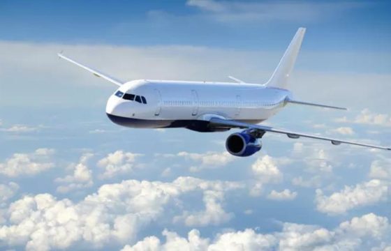 Пассажиры самолета Вена – Лондон сфотографировали человека, идущего по облакам. Шокирующие фото