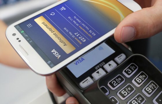 Как платить смартфоном: NFC-кошельки украинских банков