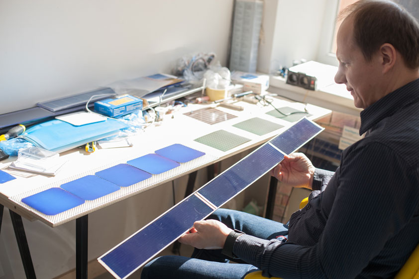 Украинец создал умные жалюзи SolarGaps за $300, которые обеспечат квартиры электроэнергией