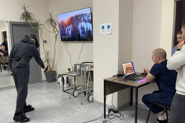 Український VR-проєкт прагне позбавити фантомного болю людей з ампутованими кінцівками. Як він працює