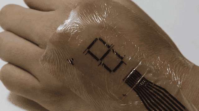 Сверхтонкая «электронная кожа» превратит тело человека в LED-экран